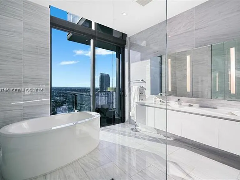 88 SW 7th St #4203 — Photo 22