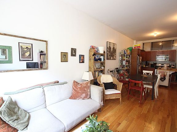 2nd image of 105 Stockton St #2