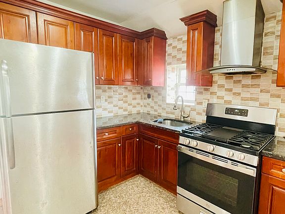 4th image of 40-17 191st St #3