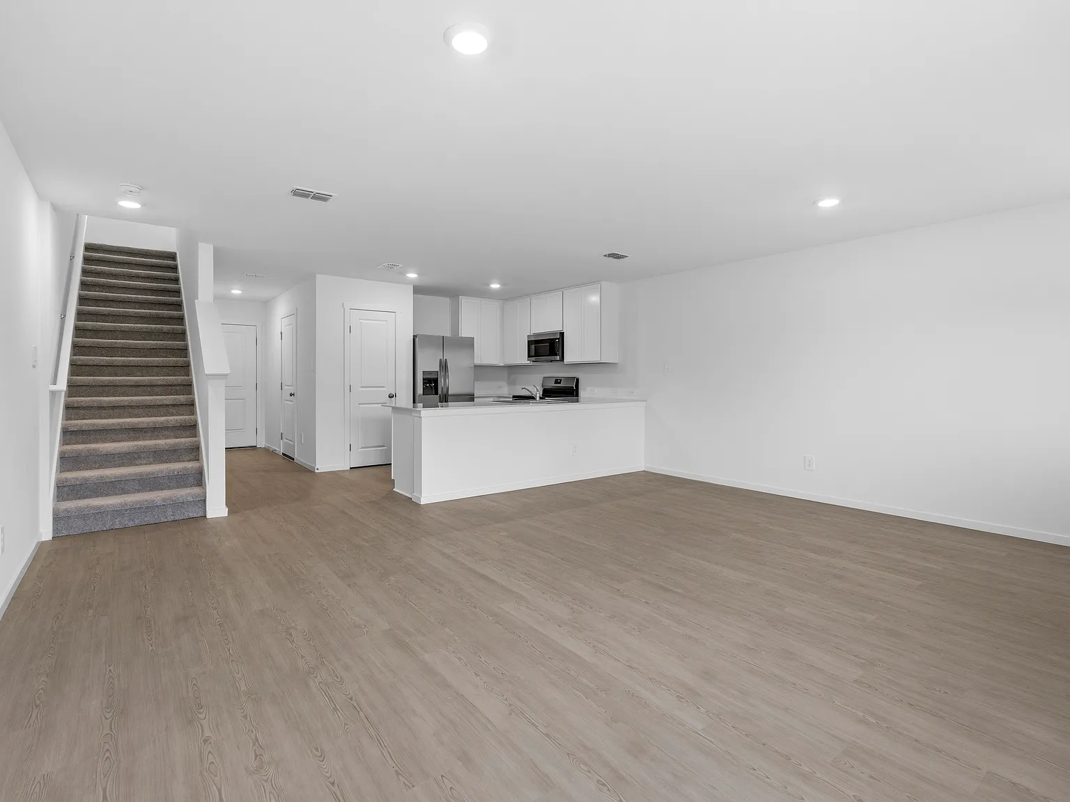 3 bed, 2.5 bath, 1378 sqft, $2,100 — Photo 3