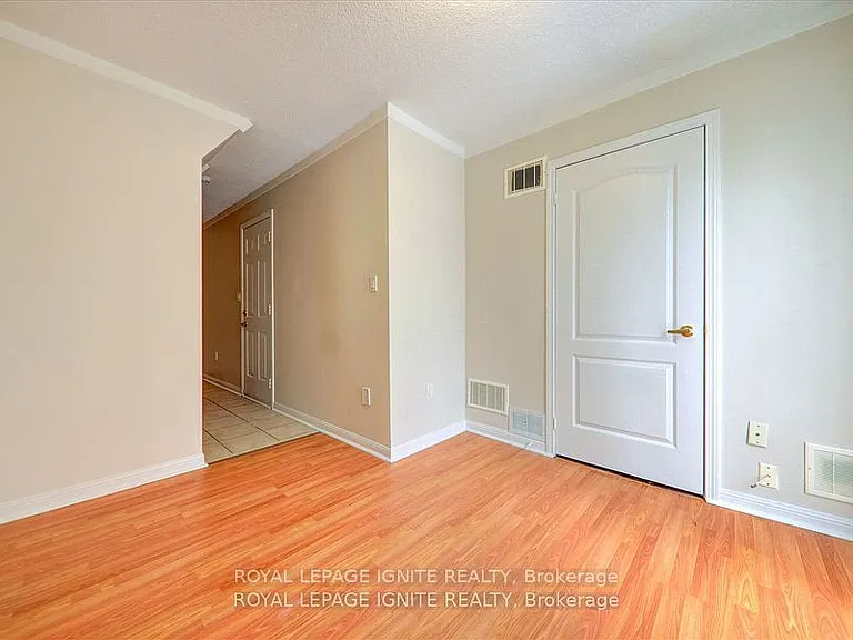 80 Acorn Pl #8 — Photo 25