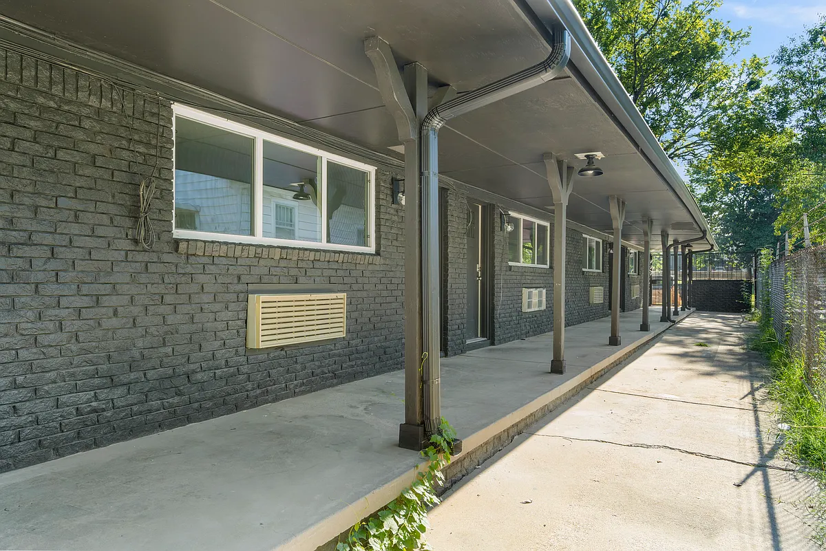 Building Photo - 1132 S Rockford Ave #3