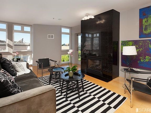 3rd image of 3208 Pierce St #407