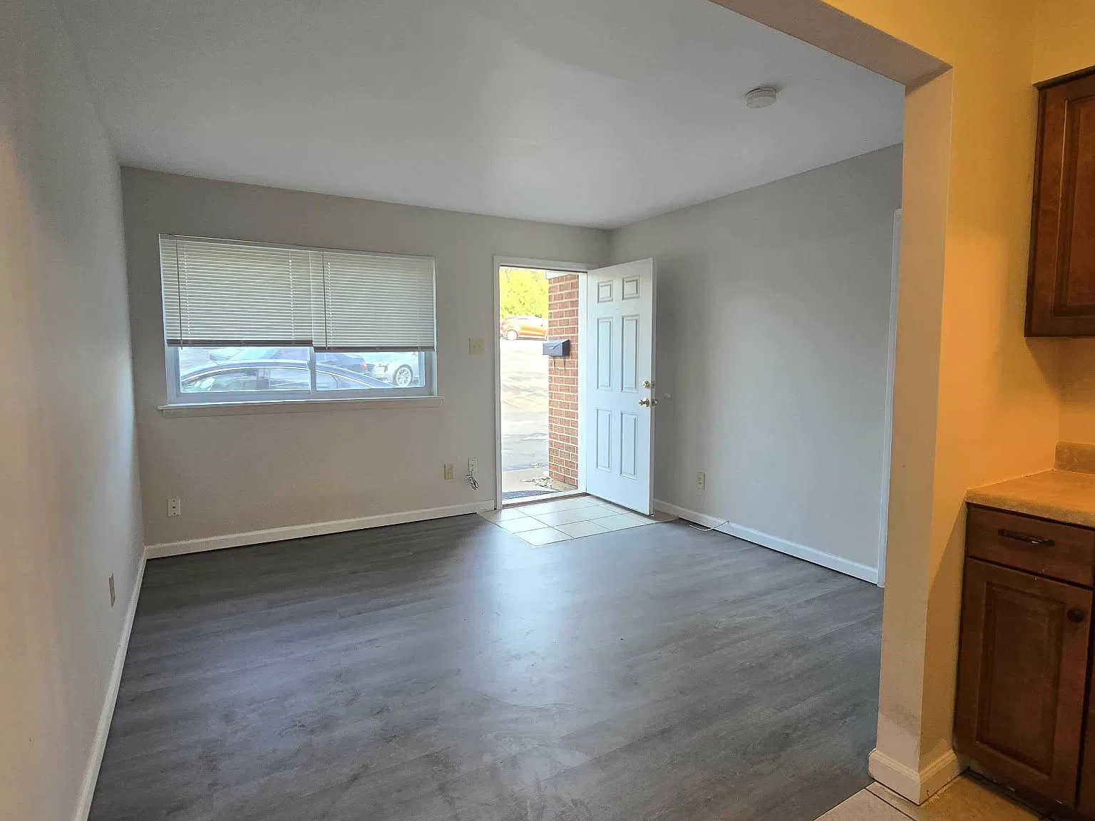 1 bed, 1105 sqft, $790 — Photo 2