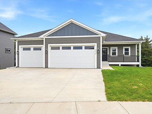 3rd image of 482 Westwood Dr