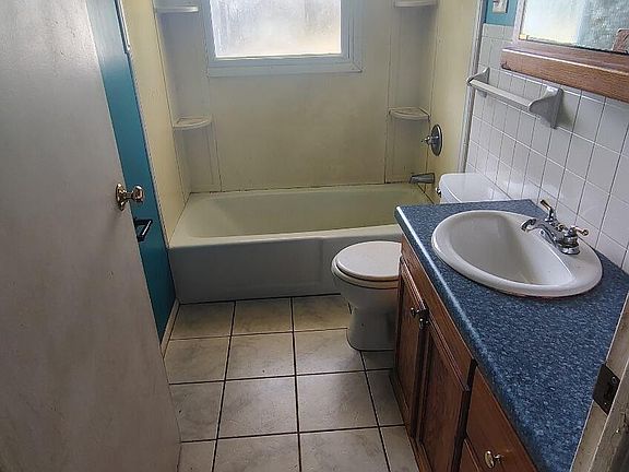 5th image of 132 Floyd St