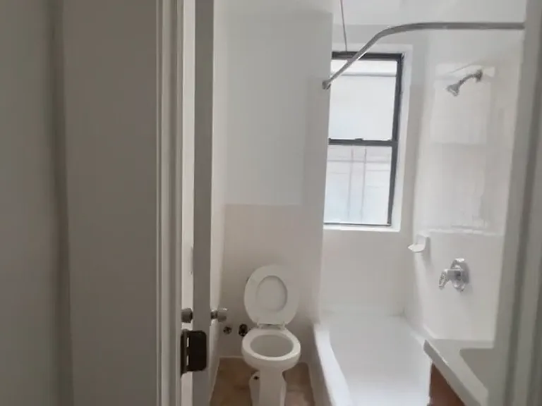 105 E 192nd St #35 — Photo 6