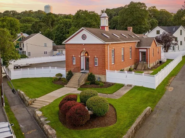 15 Fiske Ave, Waltham, MA 02453