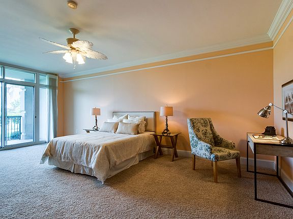4th image of 213 S Plaza Ct