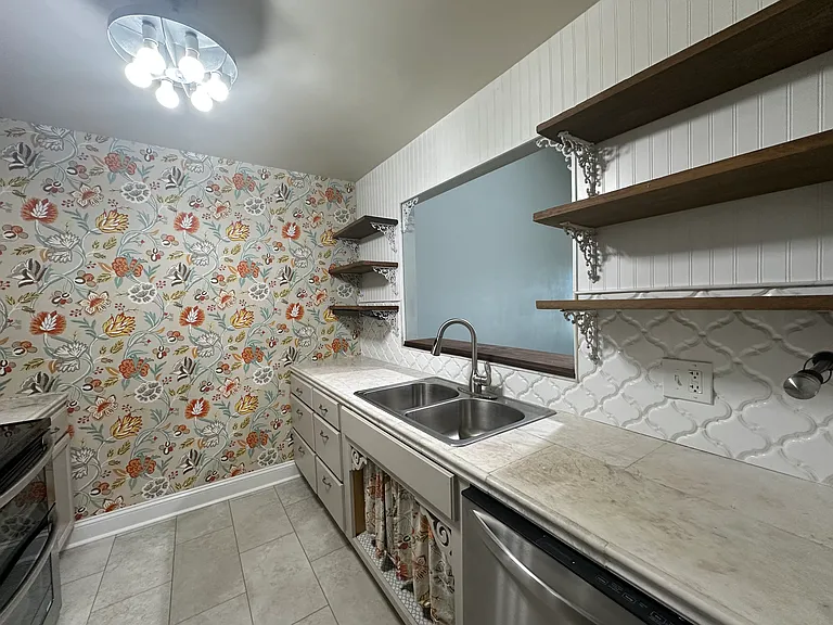 4149 Macarthur Rd — Photo 5