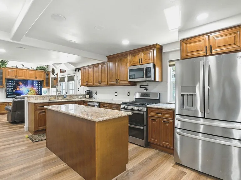 154 Clover St #A — Photo 2