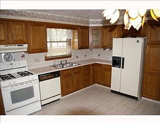 4th image of 499 Lisa Dr