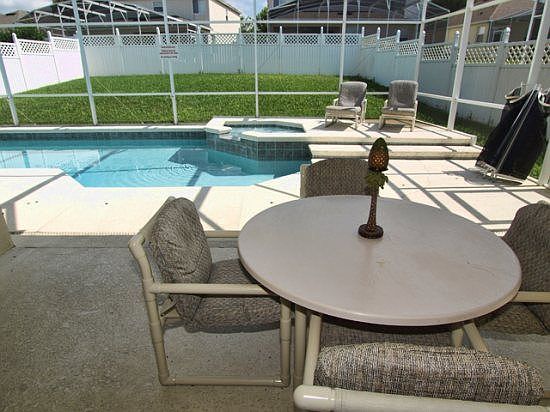 HR5P325BON-Covered-Lanai-and-Sun-Lounges