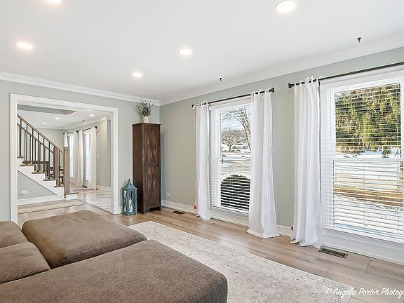 4th image of 1105 Spring Hill Dr