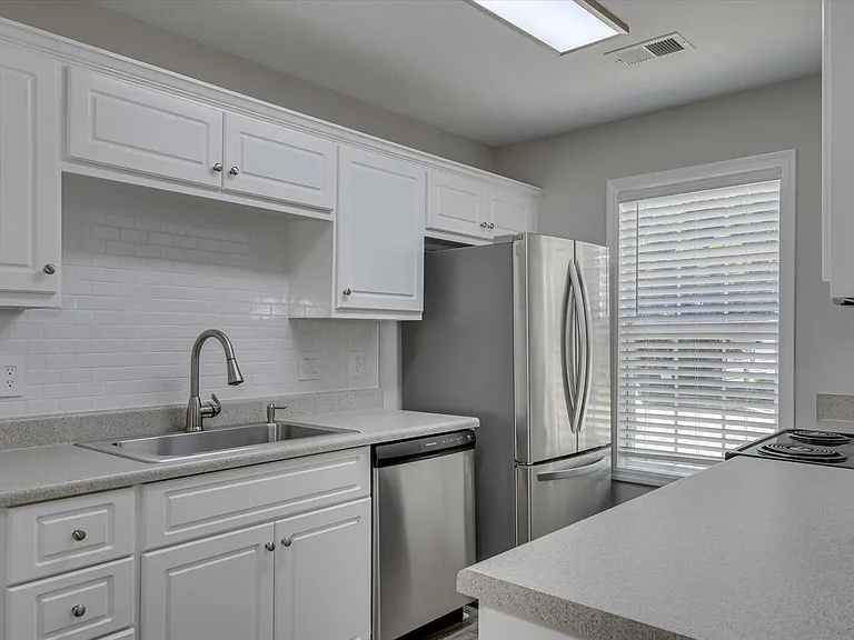 1239 Longpoint Dr — Photo 11