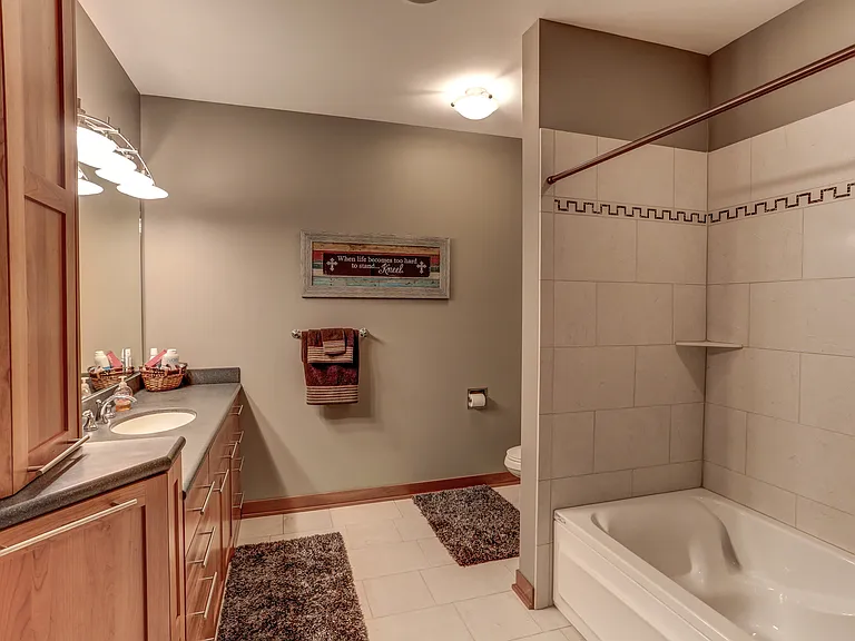 1070 Grandview Ct NE — Photo 14