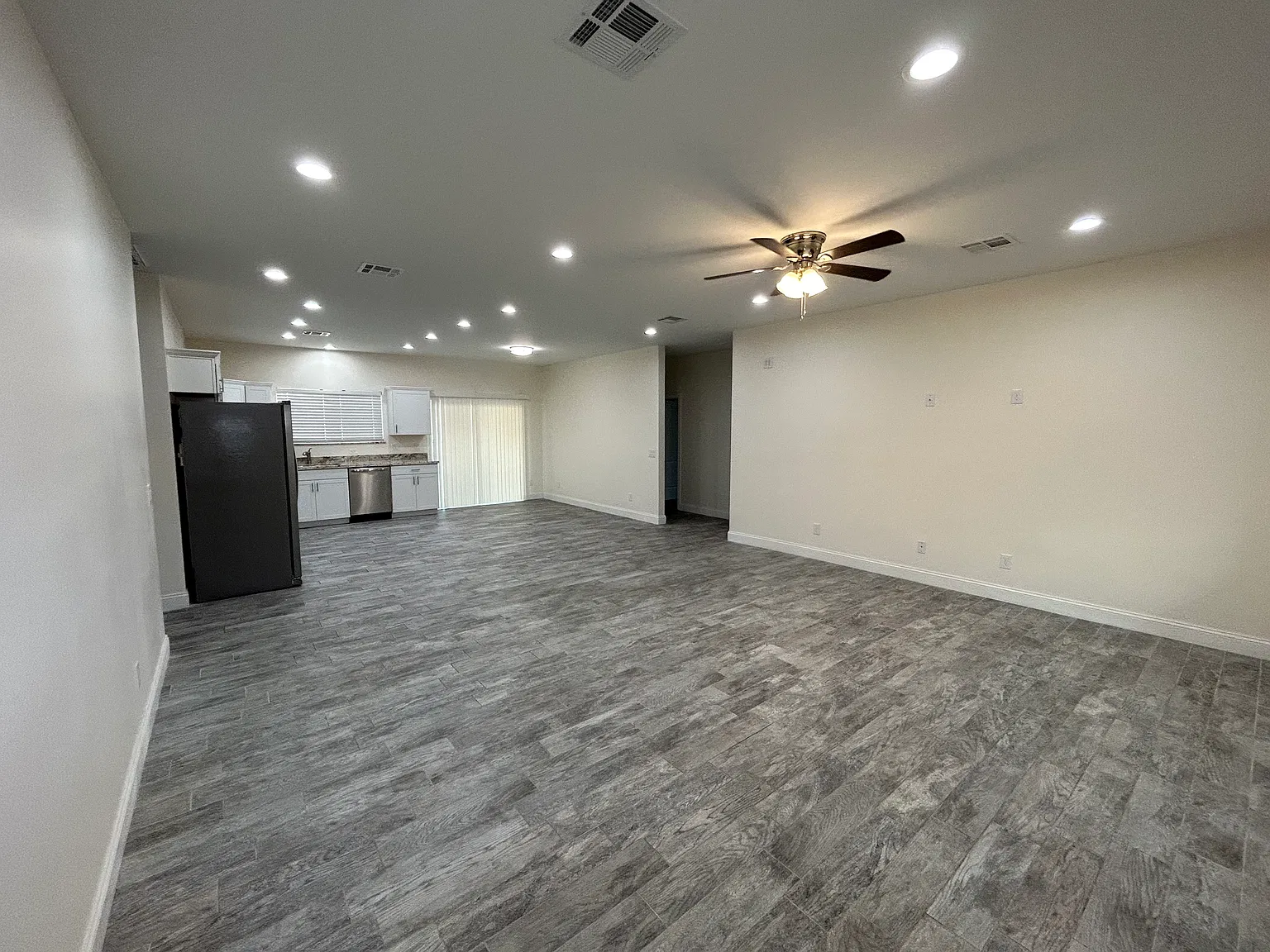 4 bed, 2.5 bath, 1930 sqft, $2,550 — Photo 4
