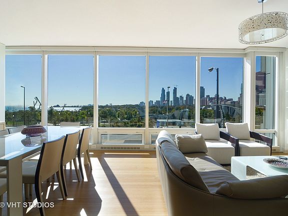 4th image of 340 E Randolph St Unit 205