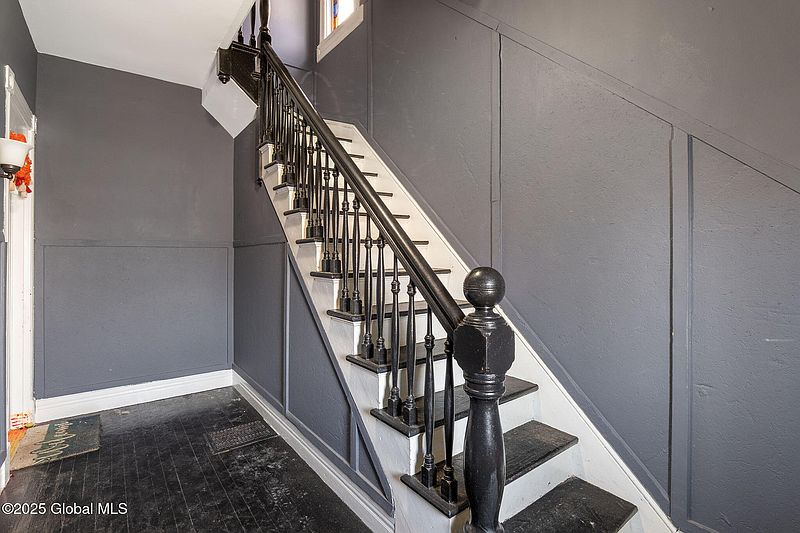 4th image of 1218 Albany Street