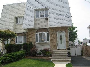602 Drumgoole Rd W, Staten Island, NY 10312