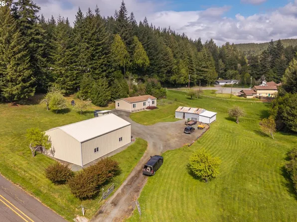 93380 Luscombe Loop, Coos Bay, OR 97420