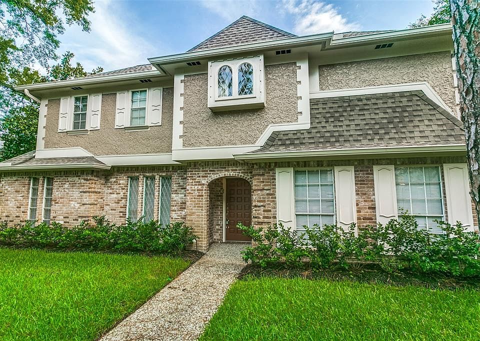1st image of 702 Saint Ives Ct