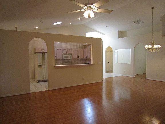 3rd image of 716 Crestwood Dr
