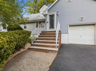 555 Riverside Dr, Elizabeth, NJ 07208