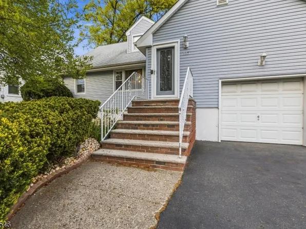 555 Riverside Dr, Elizabeth City, NJ 07208