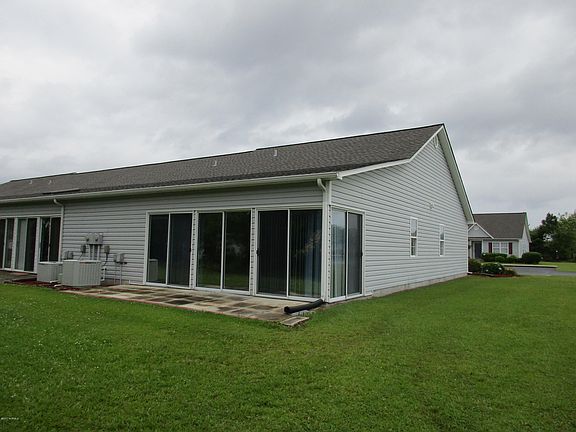3rd image of 1604 Courtyard E