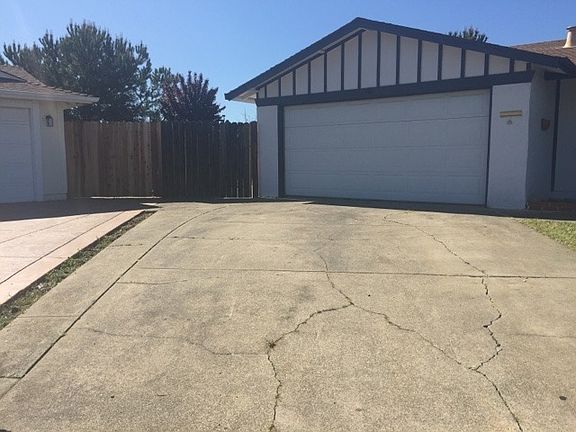 2nd image of 748 Laguna Ct