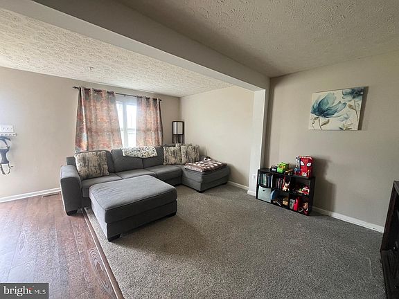 3rd image of 514 Macintosh Cir