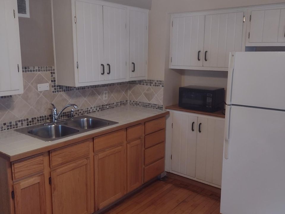Kitchen with Refrigerator and stove