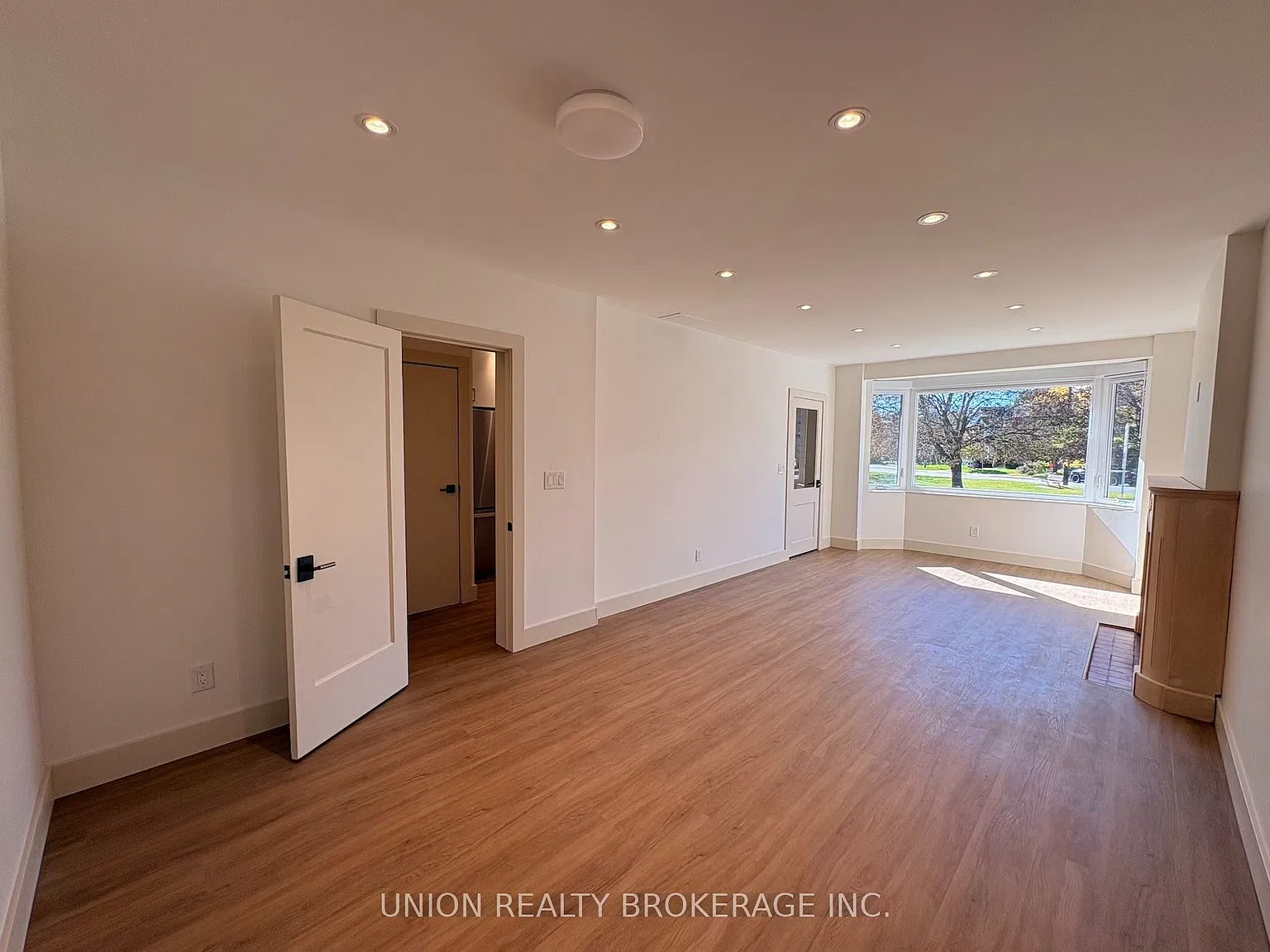 2 bed, $3,000 — Photo 4