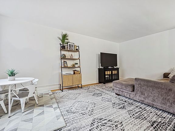 4th image of 247 Parkview Road #5J