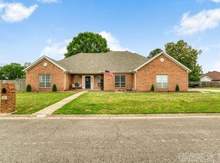370 Castlegate Dr, Conway, AR 72034