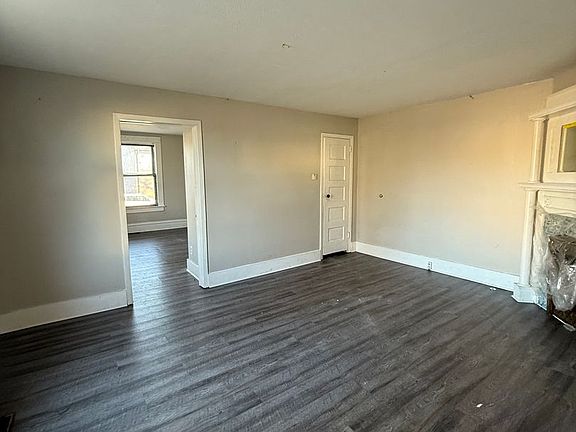 3rd image of 327 Harrison St Unit A