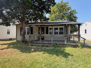 326 S 13th St, Wood River, IL 62095