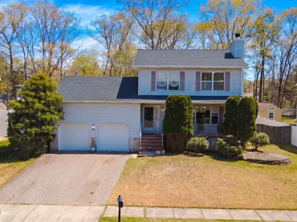 9 Netty Street, Howell, NJ 07731