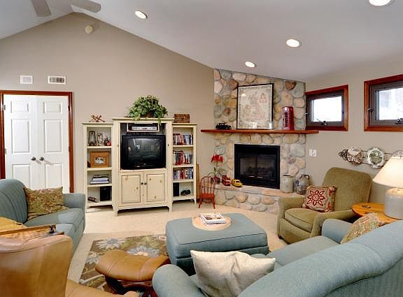 3rd image of 492 E Gull Lake Dr