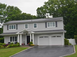 15 Gallatin Dr, Dix Hills, NY 11746