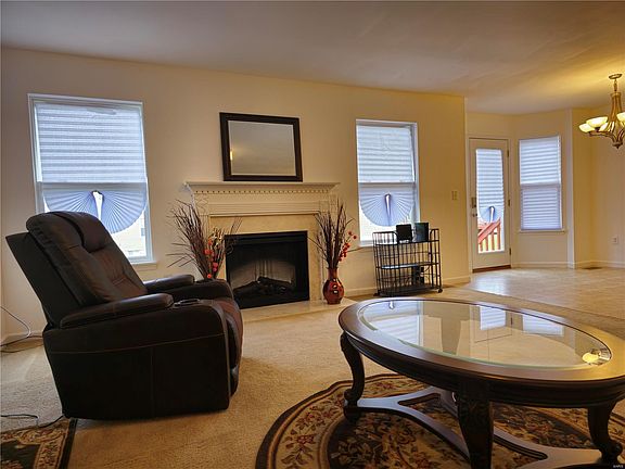 3rd image of 859 Foxgrove Dr