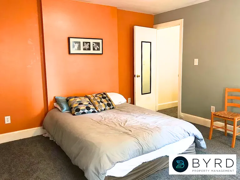 311 W Marshall St — Photo 6