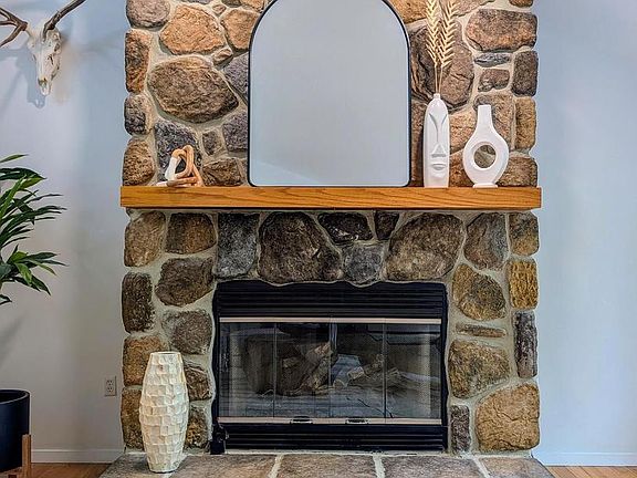 5th image of 5077 Summitview Rd
