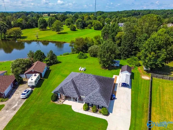 102 Meadow Lake Cir, Ardmore, AL 35739