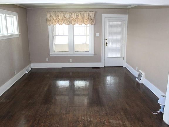 2nd image of 225 Donmoyer Ave