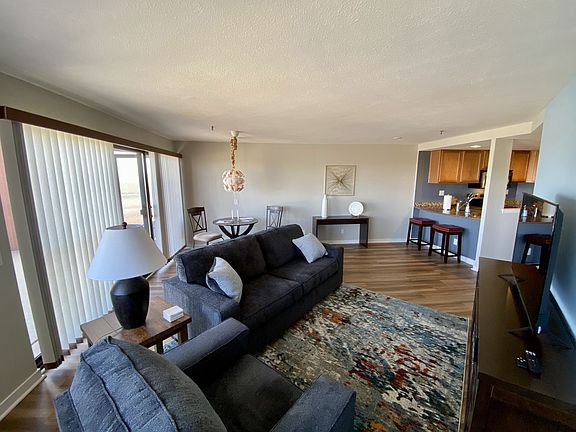 3rd image of 100 Park Ave W APT 1204