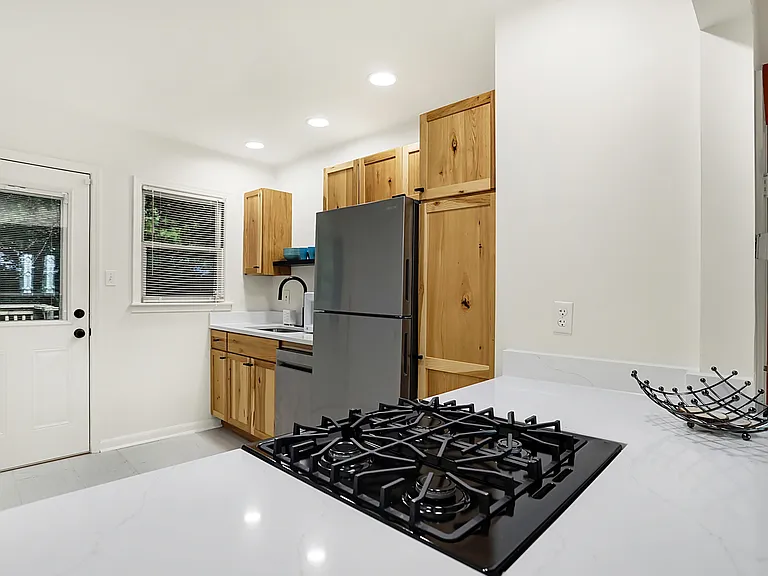 6548 Ferguson St — Photo 12