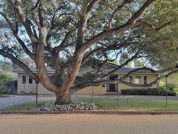 3rd image of 1696 Mulberry Ln