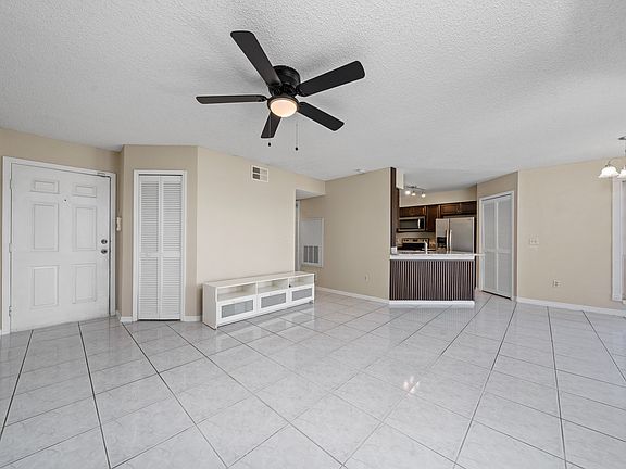 5th image of 4690 Pembrook Pl #90